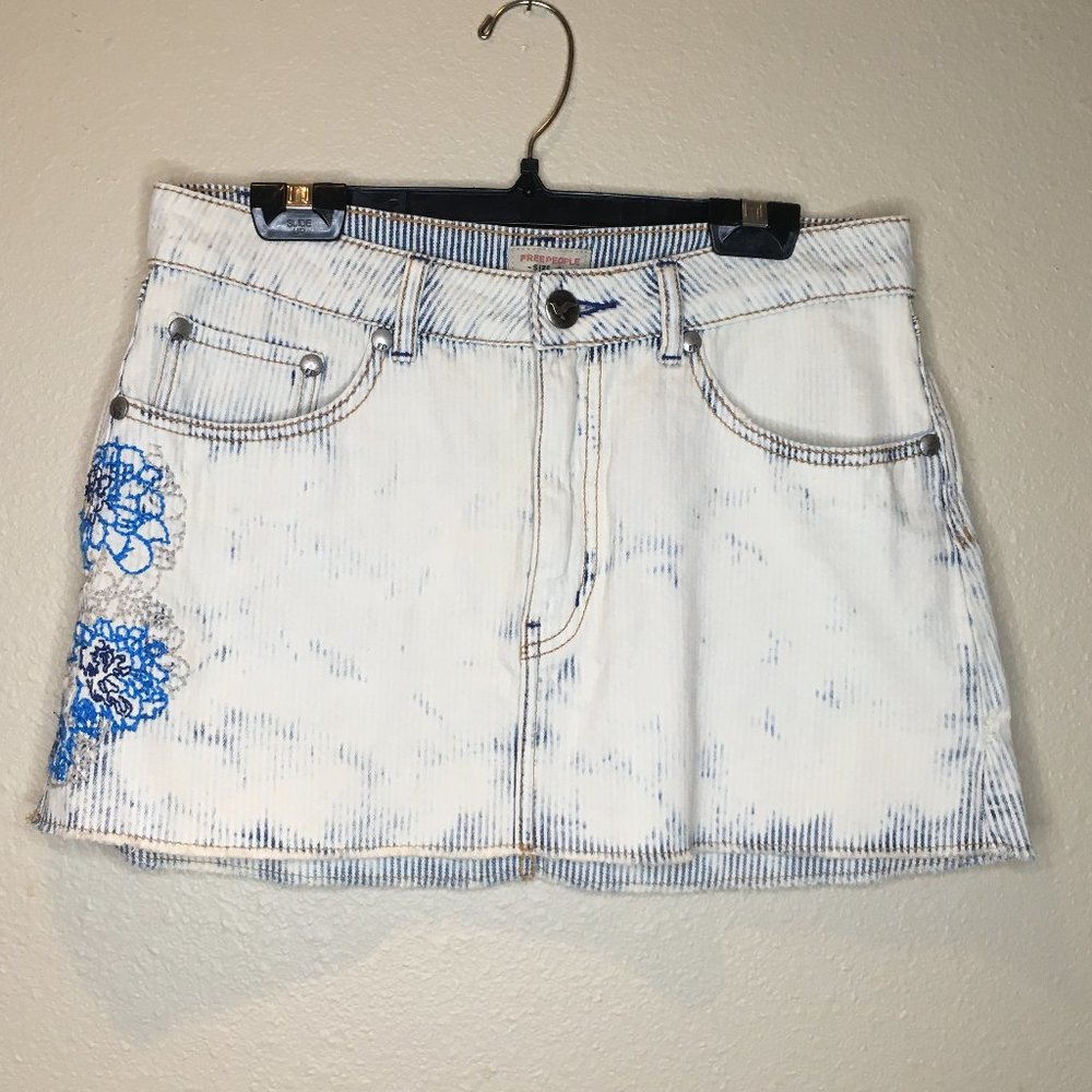 FREE PEOPLE Denim Mini skirt with Embroidery